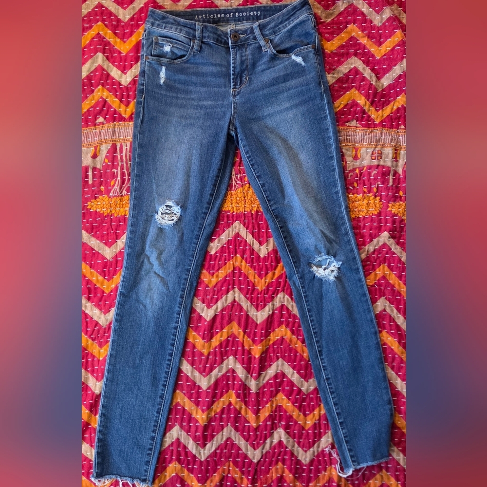 Articles Of Society Skinny Jeans /Distressed Kneess And Frayed Hemline